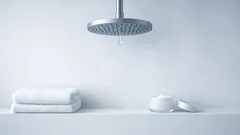 7 Duschfehler, die Haut und Haare austrocknen – und wie du sie sofort vermeidest