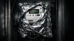 Smart Meter in Alufolie einwickeln: warum der Trick nicht hilft und sogar gefährlich sein kann